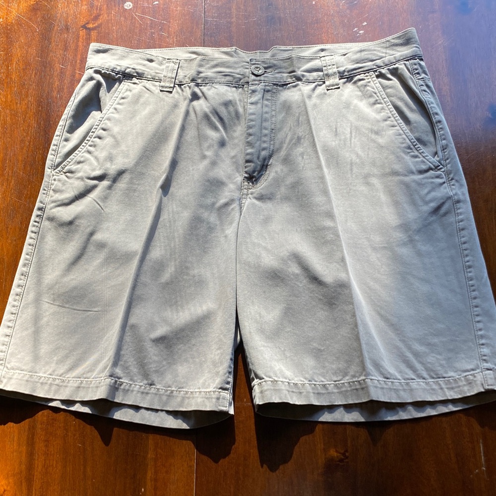 The North Face Men's Tan Flat Front Shorts Size 38
